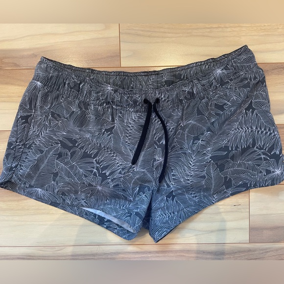 Prana Black Fronds Mariya Shorts - Picture 1 of 6